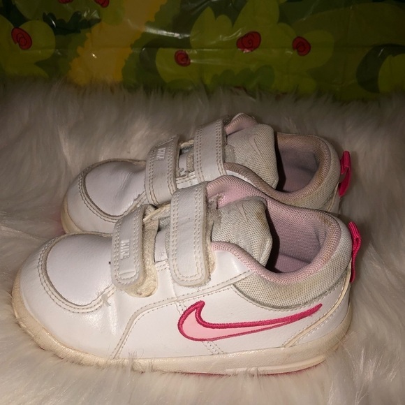 Nike baby/toddler Velcro shoe - Picture 2 of 10